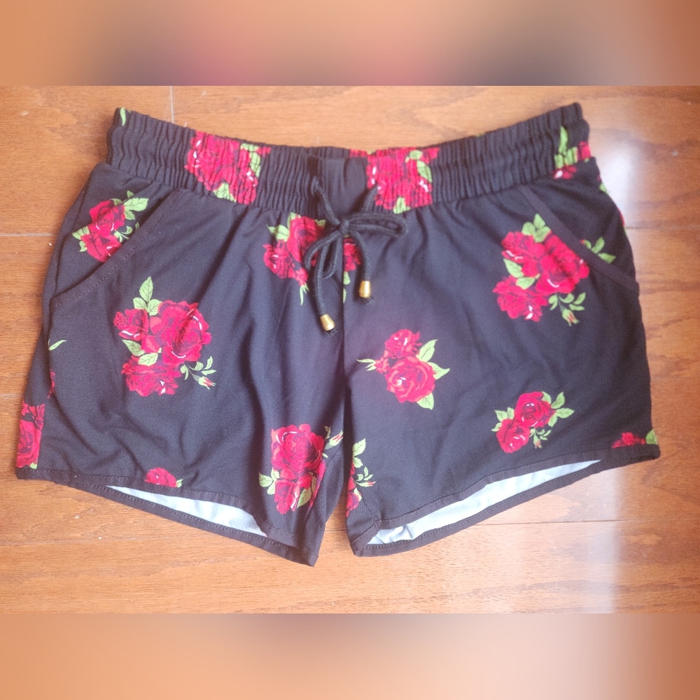 Black and Red Bermuda Shorts with Elastic Waistband